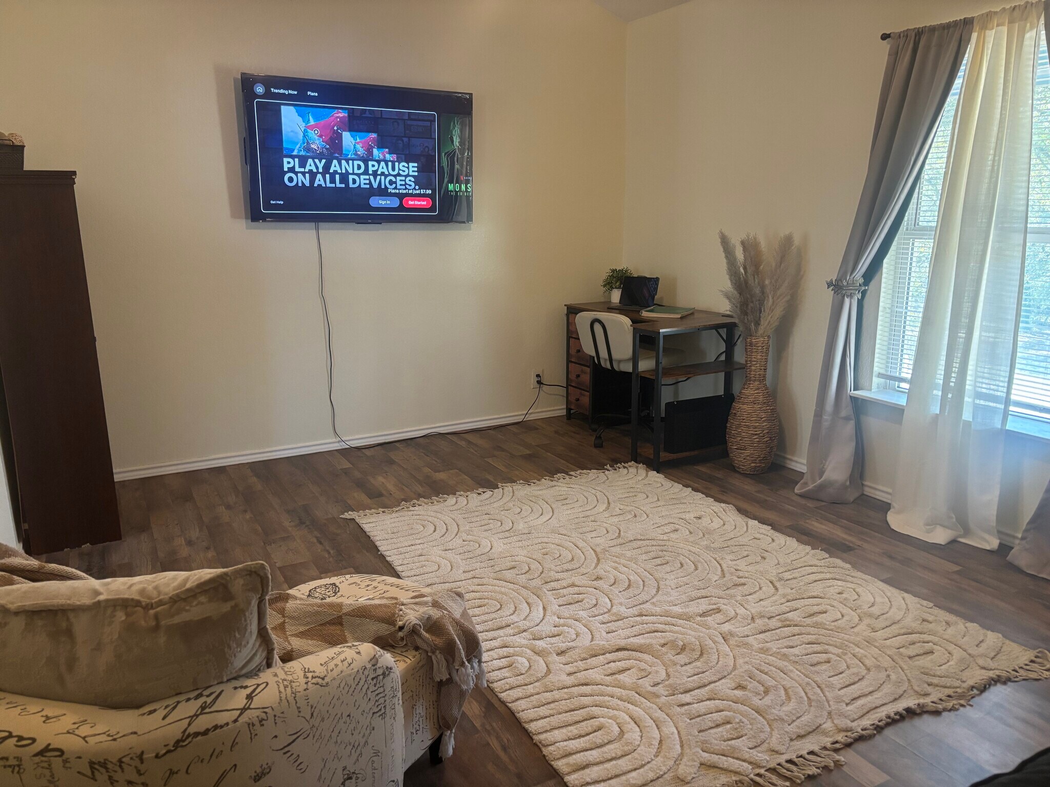 Living room and computer desk area - 4685 Boot Hill Dr
