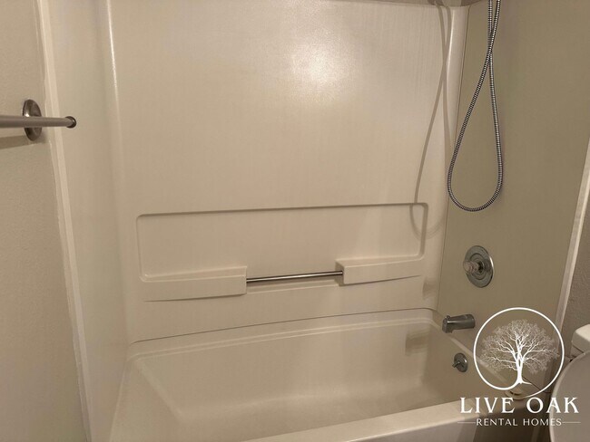 Building Photo - ENJOY A $500 MOVE-IN CREDIT WHEN YOU LEASE TODAY!**