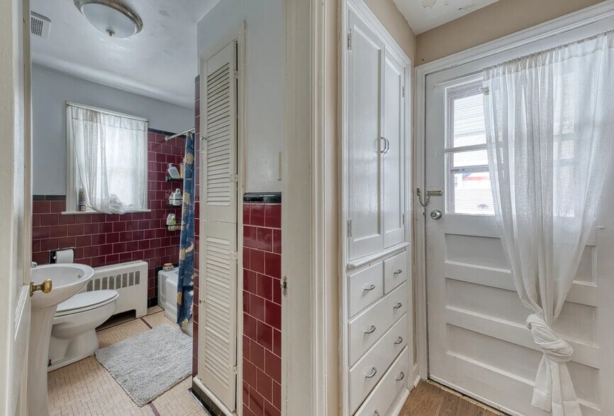 Building Photo - 291 Mansfield Ave