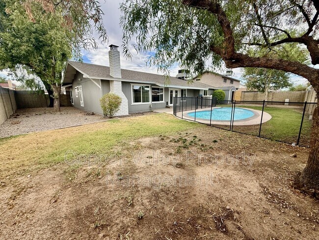 Building Photo - 4415 W Gelding Dr