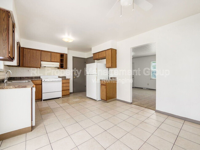 Building Photo - 464 Goshen Ct