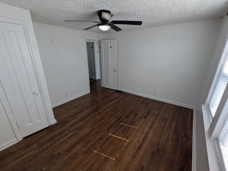 Building Photo - 4610 Belleview Ave