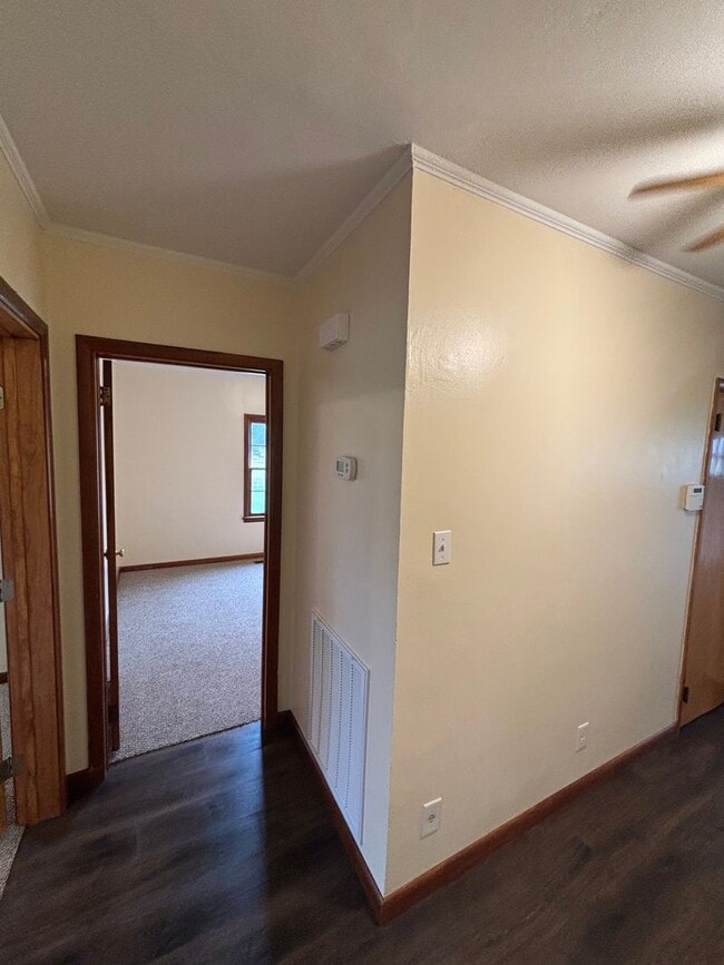 Building Photo - Newly Remodeled rancher in Halls