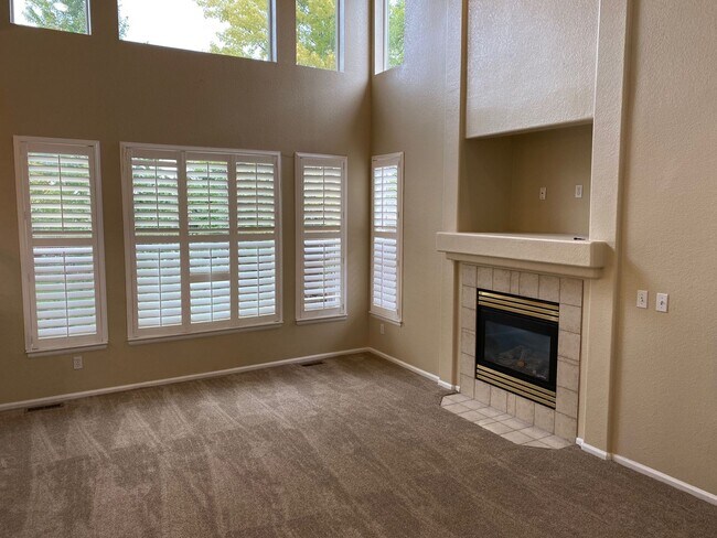 Building Photo - Wonderful Home in Parker