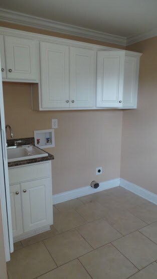 Building Photo - ~~~ Pretty Updated Brick Ranch ~~~