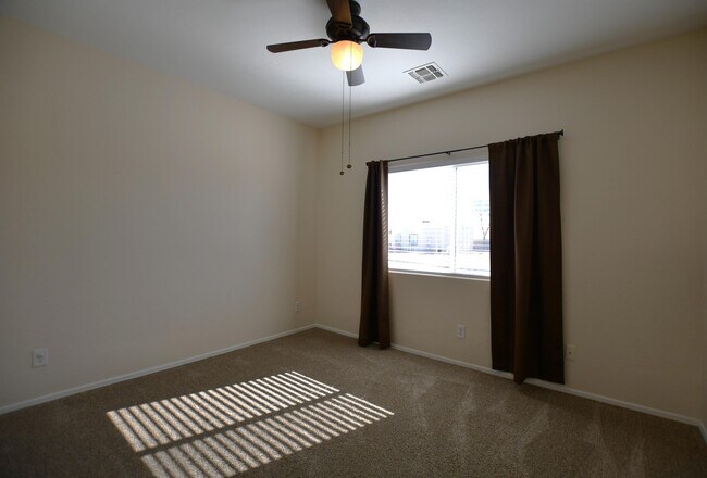 Building Photo - 2300 E Magma Rd