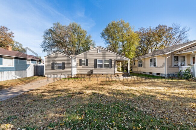 Primary Photo - 2136 S Waco Ave