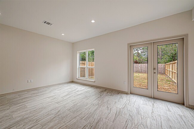 Building Photo - 5530 Hirondel St