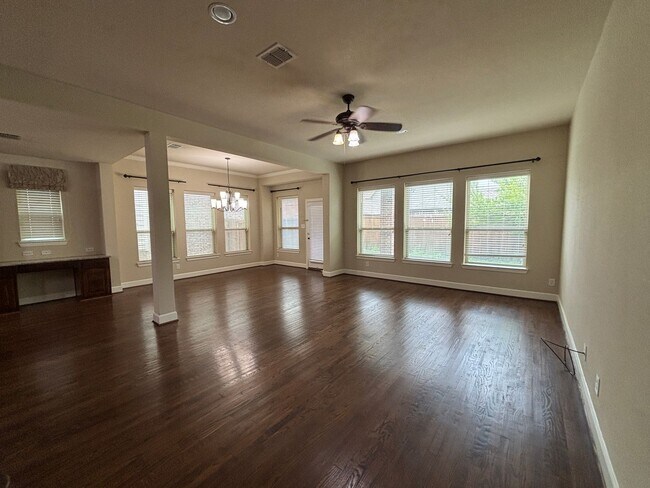 Building Photo - 5 BR/4BA | Updated Single Family Home | 2-Car Garage | Gated backyard