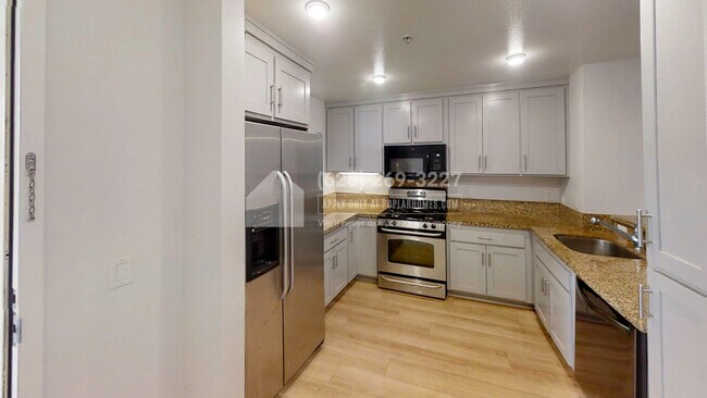 Building Photo - 401 Crescent Ct