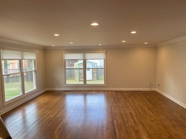 Building Photo - 3 Bed / 2 Bath Rental House in Huntsville, AL 35802