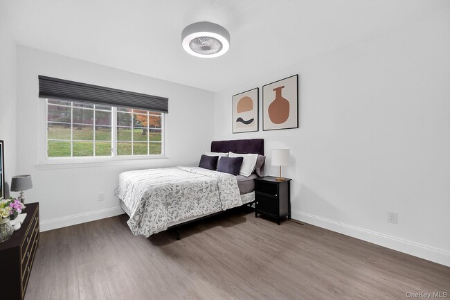 Building Photo - 201 Tamarack Ln