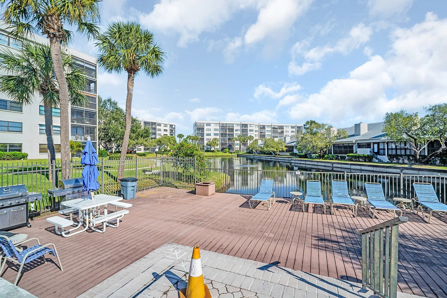 Pasadena Cove - 1332 Pasadena Ave S