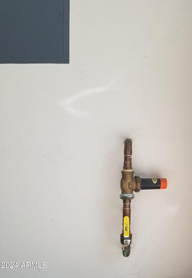 Building Photo - 9010 W Eagle Talon Dr