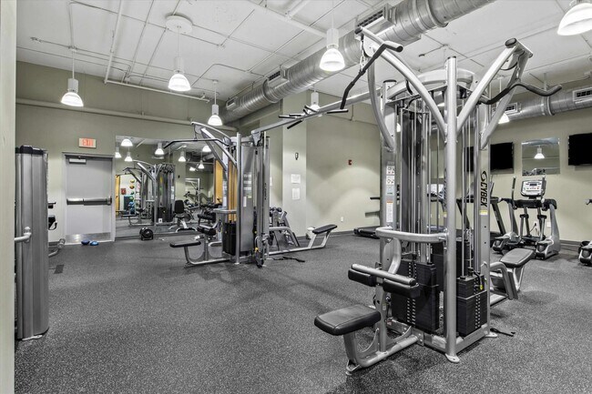 Building Photo - 300 S Duval St