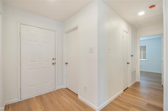 Building Photo - 1618 Pin Oak Trail