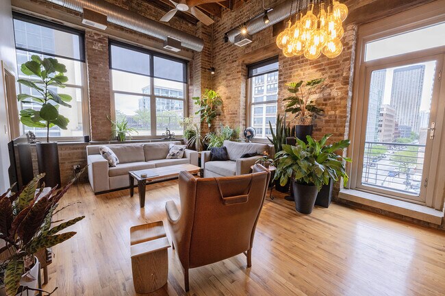 Primary Photo - 417 S Jefferson St