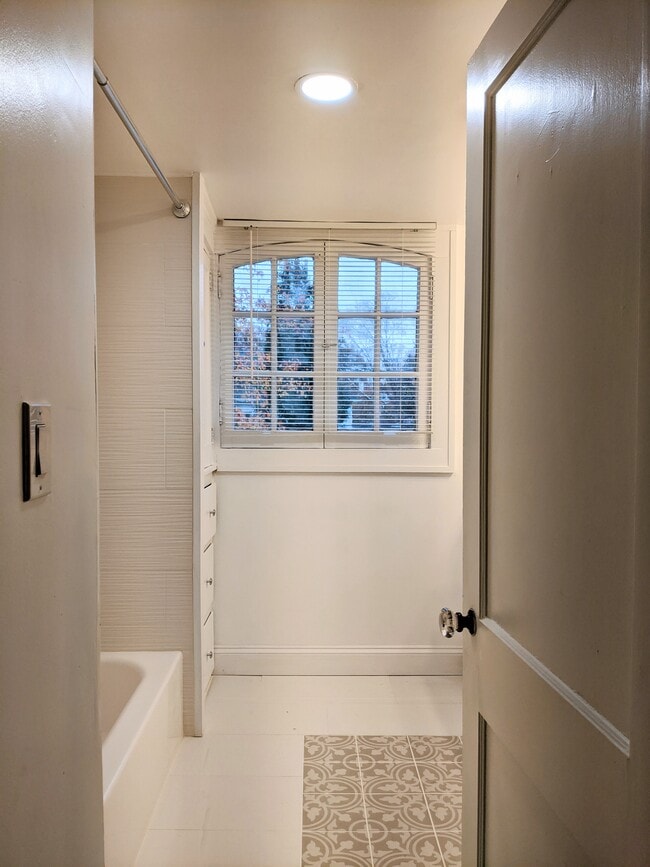 2nd floor bathroom - 2640 W Saint James Pky
