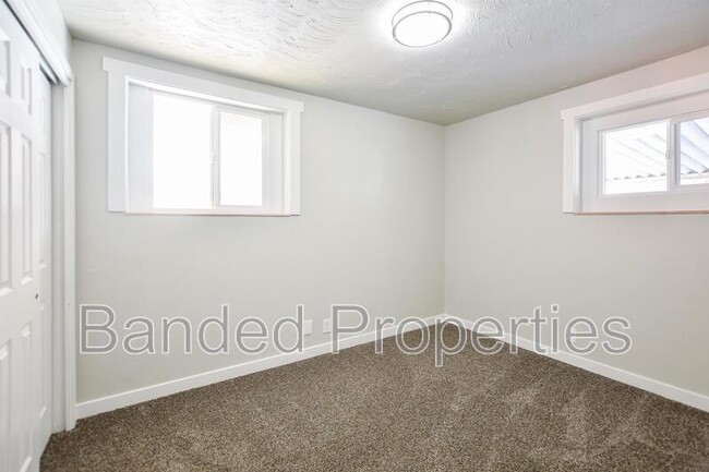 Building Photo - 34 N Terrace Dr