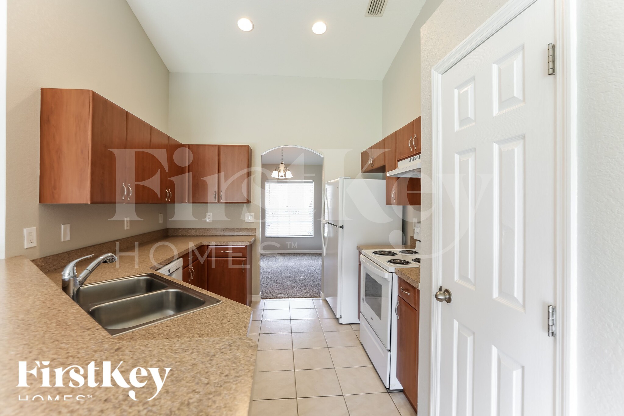 Building Photo - 2637 Lacroix Ave