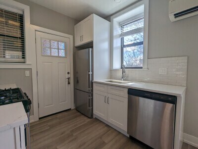 Primary Photo - 3937 N Janssen Ave