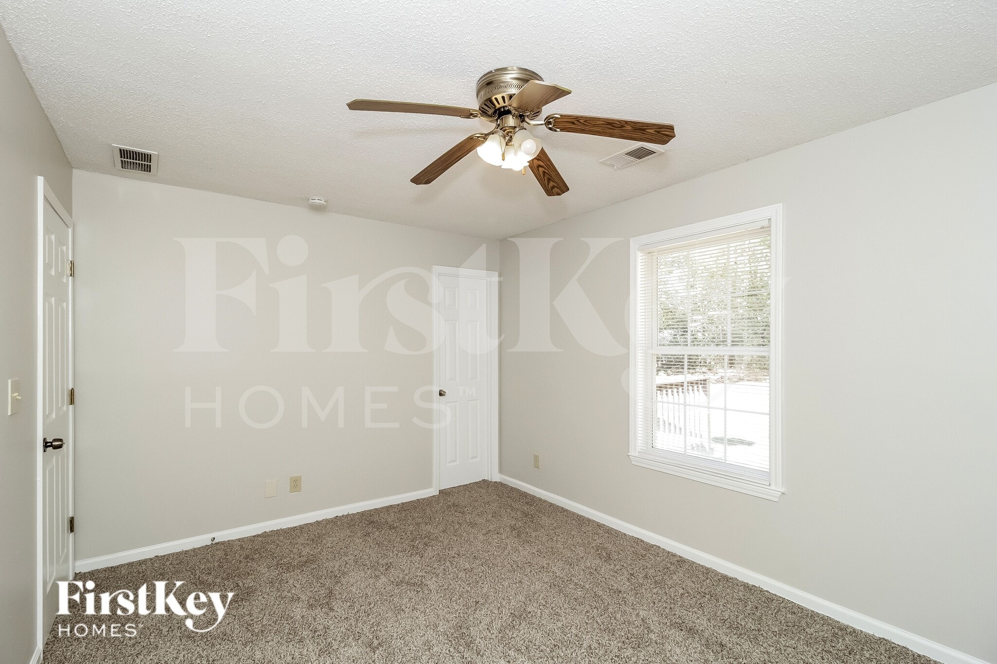 Building Photo - 420 Castlewood Rd