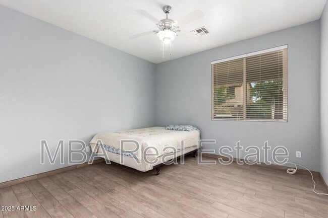 Building Photo - 42511 W Cheyenne Dr