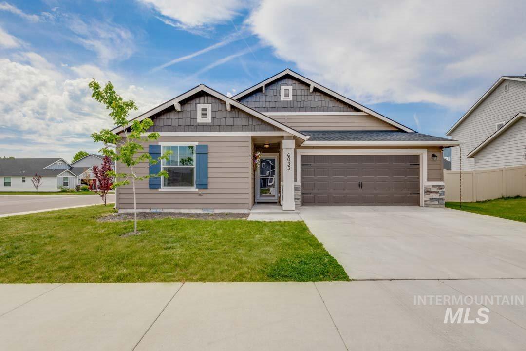 Building Photo - 6033 N Silver Spruce Ave