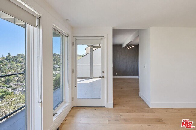 Building Photo - 2226 Ronda Vista Dr