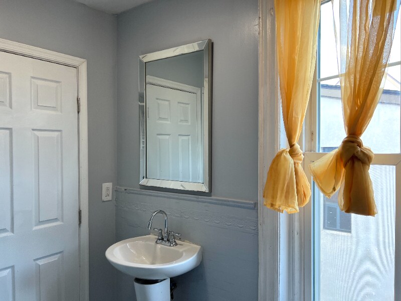 Building Photo - 5023 Spruce St