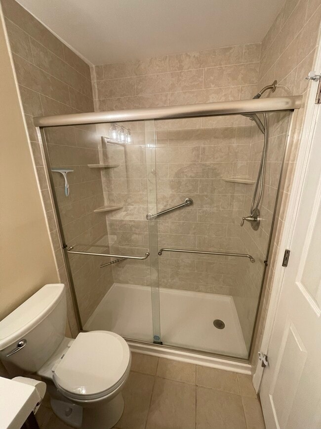 Building Photo - 1 Bridgewater Dr