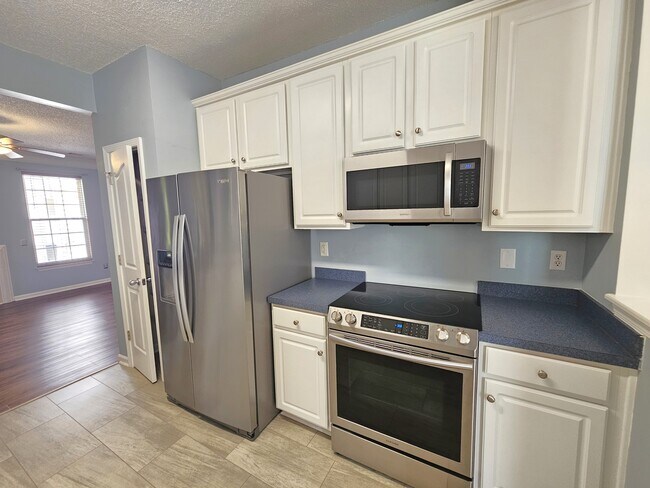 Building Photo - 127 Cirrus Ct