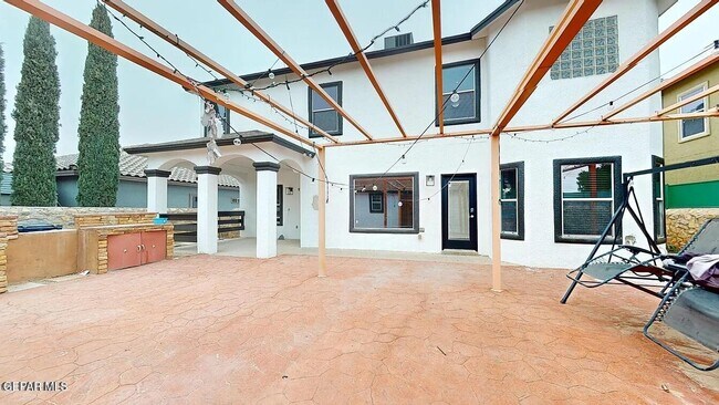 Building Photo - 3864 Tierra Campa Dr