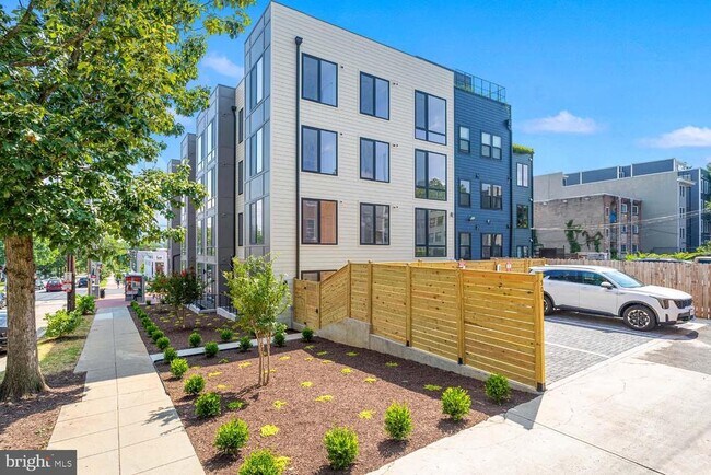 Building Photo - 501 Kennedy St NW