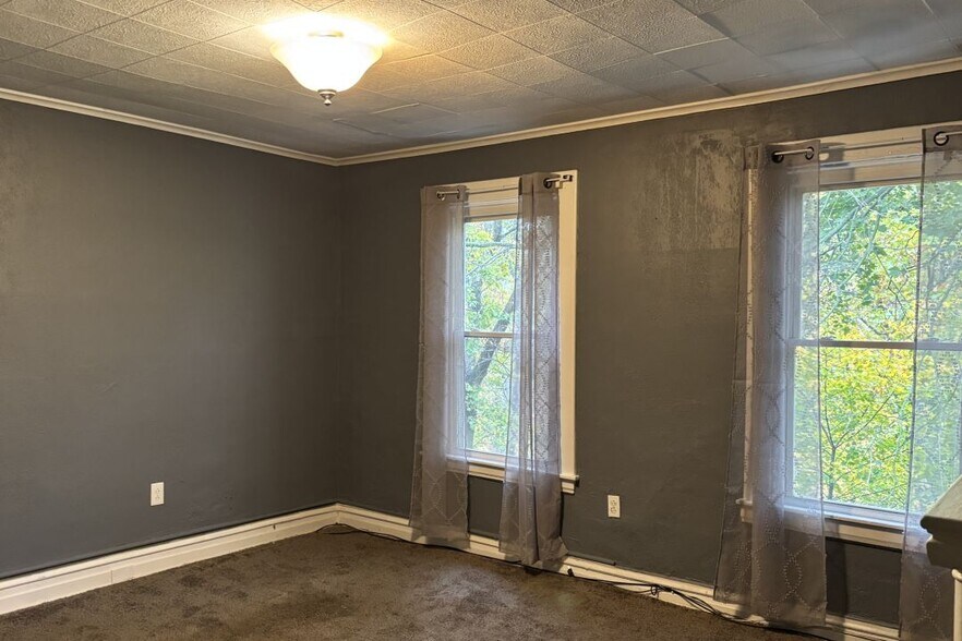 Building Photo - 41 Sylvia Ave