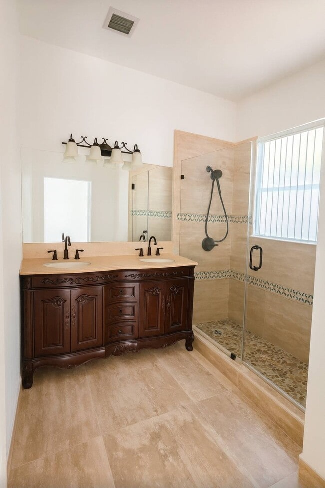 Building Photo - 3716 NE 22nd Pl