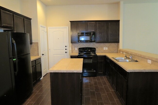 Building Photo - 3/2/2 off HWY 46 / Fridge / Interior Washe...