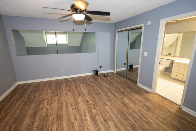 Building Photo - 1473 S Mariners Pointe