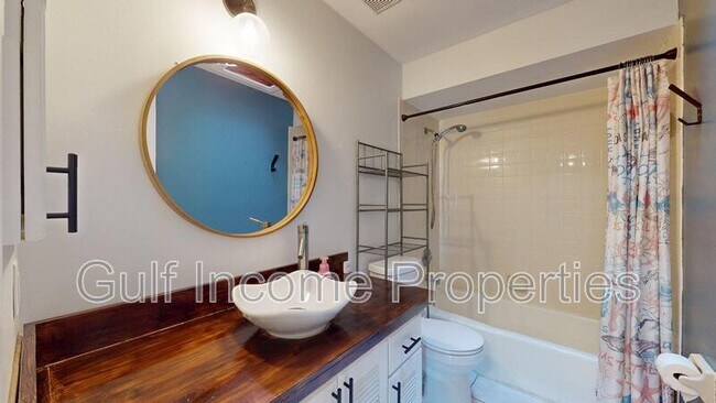 Building Photo - 354 5th St Ct E