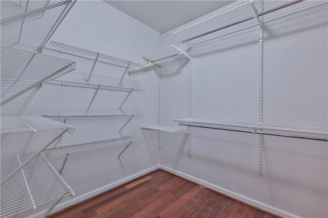 Building Photo - 4825 Chesterfield Ct