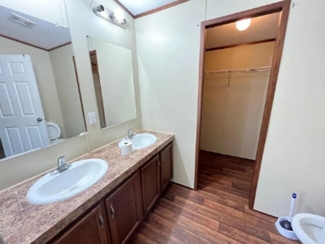 Building Photo - 5260 SW 1140