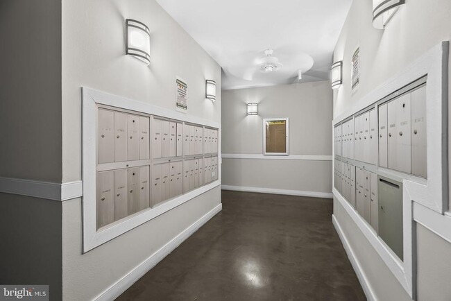 Building Photo - 12929 Centre Park Cir