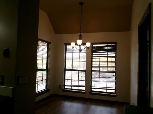 Building Photo - Pets Negotiable with Owner Approval!