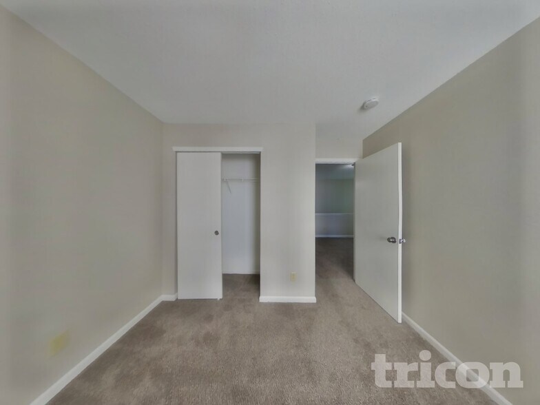 Building Photo - 473 Overland Dr