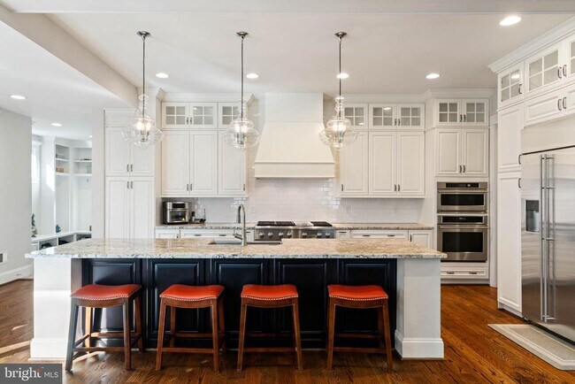 Building Photo - 1604 Colonial Ln