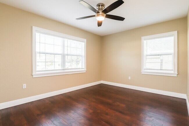 Building Photo - 10209 N Fleetwood Dr