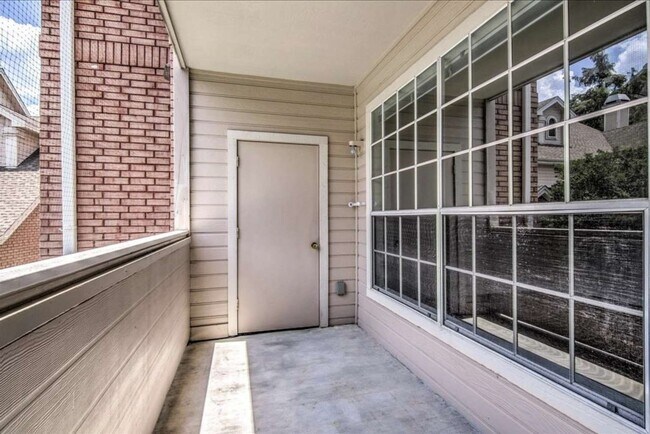 Building Photo - 2111 Welch St