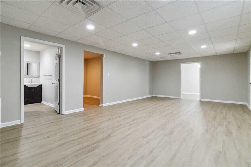 Building Photo - 100 Heritage Club Cir