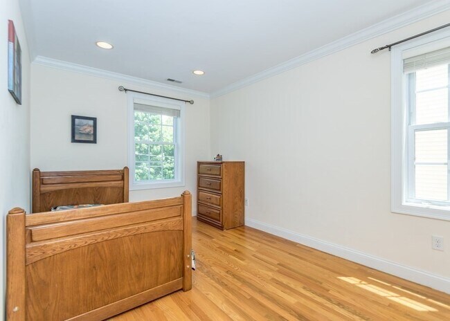 Building Photo - 67 Trimount Ave