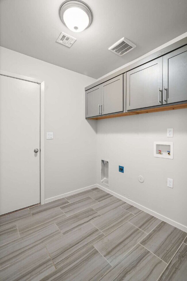 Building Photo - 629 Cedarwood Ave